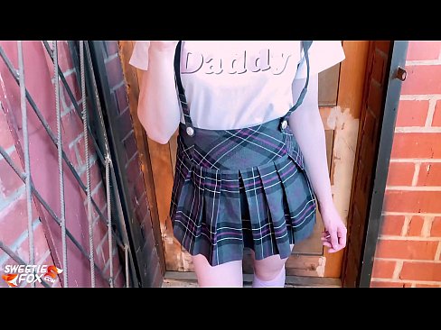 ❤️ Schoolgirl sûget har lul djip en neukt ynstee fan klassen. ☑ Porno vk by wy ☑