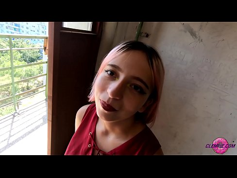 ❤️ Studint Sensual sûget in frjemdling yn 'e bûtenwrâld - Cum op syn gesicht ☑ Porno vk by wy ☑